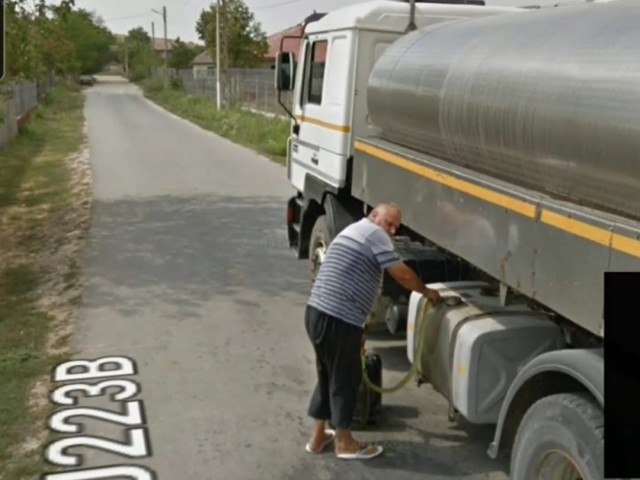 Prins la furat din TIR, de mașina Google Street View! Video