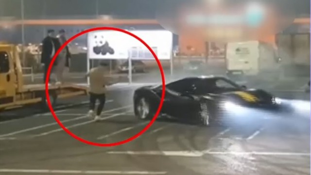 Drifturi periculoase cu bolizi de lux în parcarea unui mall. Video