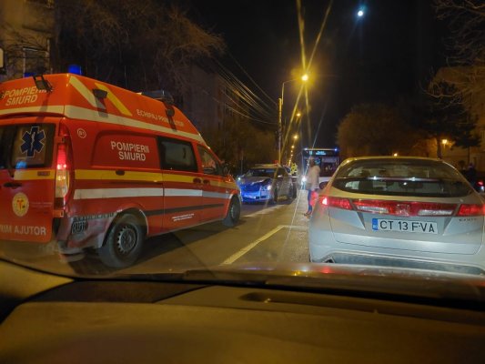 Autospecială SMURD, lovită în timp ce intervenea la un accident, pe Eliberării