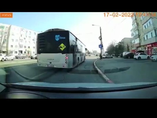 Un șofer de autobuz a uitat că e... șofer. VIDEO