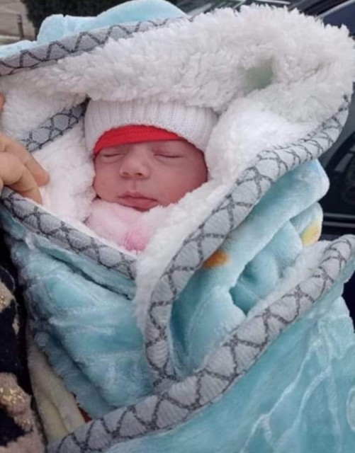 Un bebeluș din Dobromir a rămas fără mamă la naștere și are nevoie de ajutor