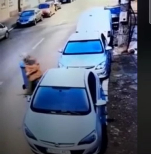 Furtul de pubele, noua modă a hoților din Constanța. VIDEO