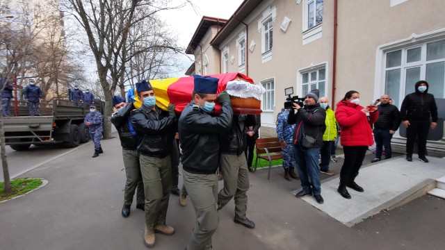 Durere fără margini la Muzeul Marinei, acolo unde au fost depuși eroii care au pierit în misiune. VIDEO