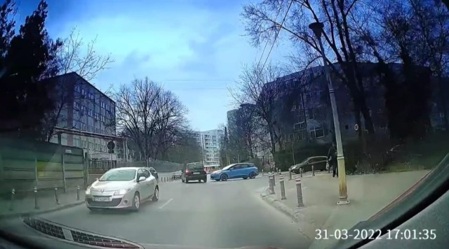 Un amețit, la un pas să creeze un carambol pe strada Ștefăniță Vodă! Video