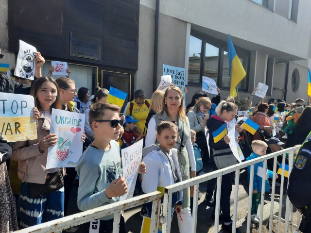 Mamele ucrainene au protestat în fața Consulatului Federației Ruse din Constanța. Video